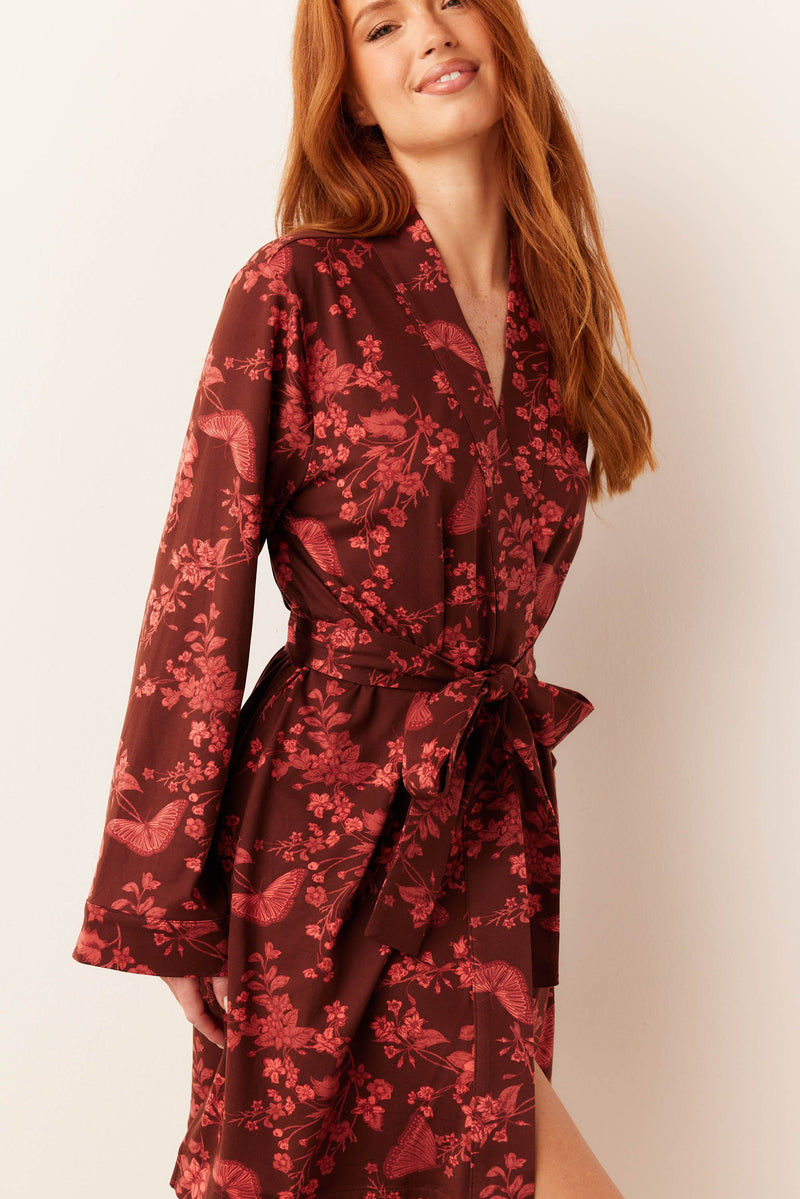 Meadow Cloud Jersey Classic Short Robe in Botanical